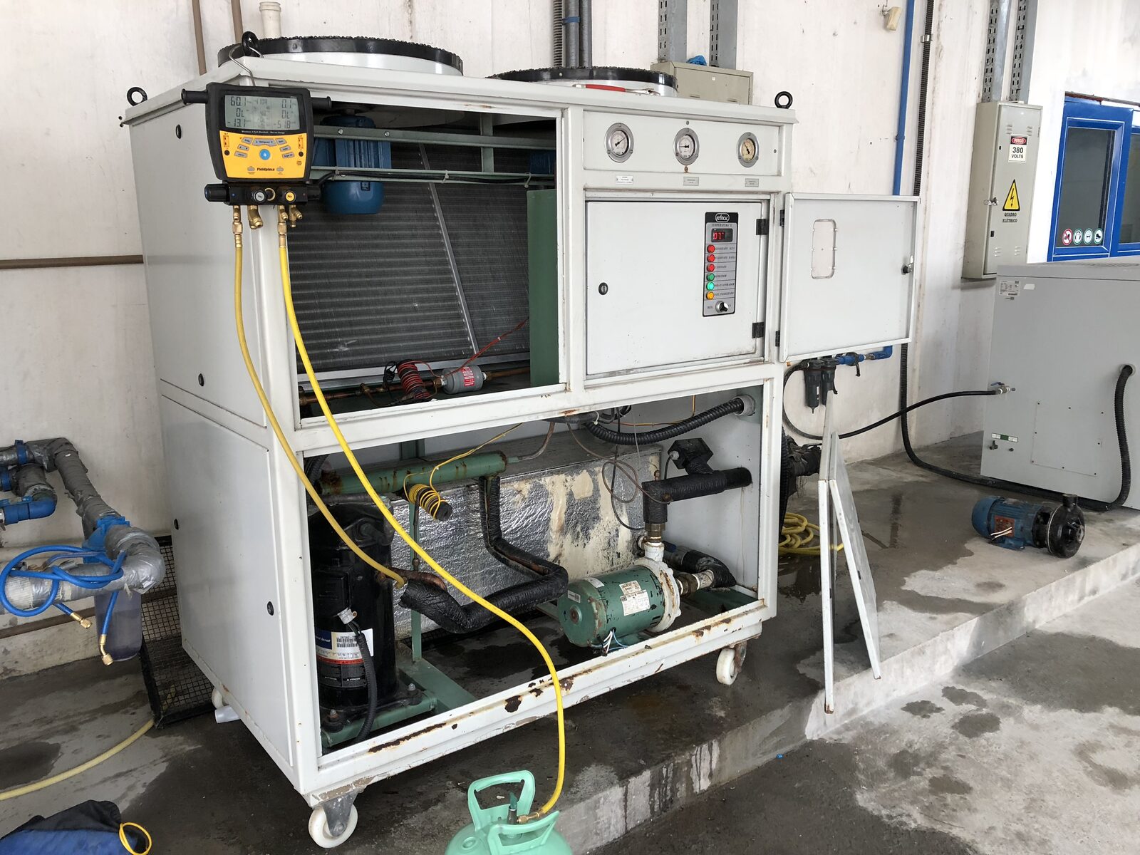 Diagnóstico técnico em chiller com manifold Fieldpiece